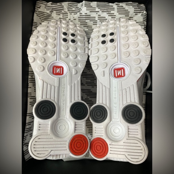 Nike Shox R4
White Phantom Picante Red (GS)
6y-7.5w - Picture 6 of 7